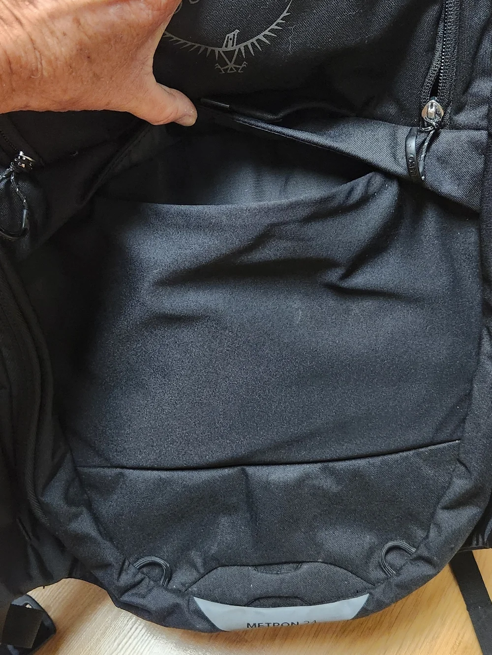 OSPREY Metron 24 Backpack in Black